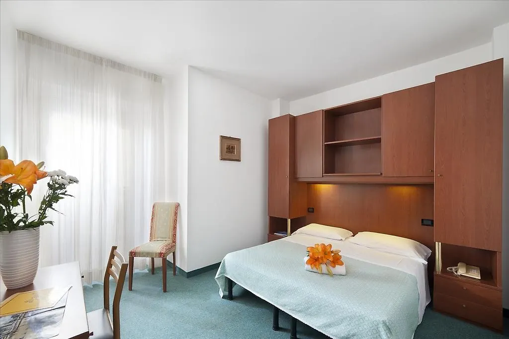 Hotel London Lido di Jesolo 3*,  Italy